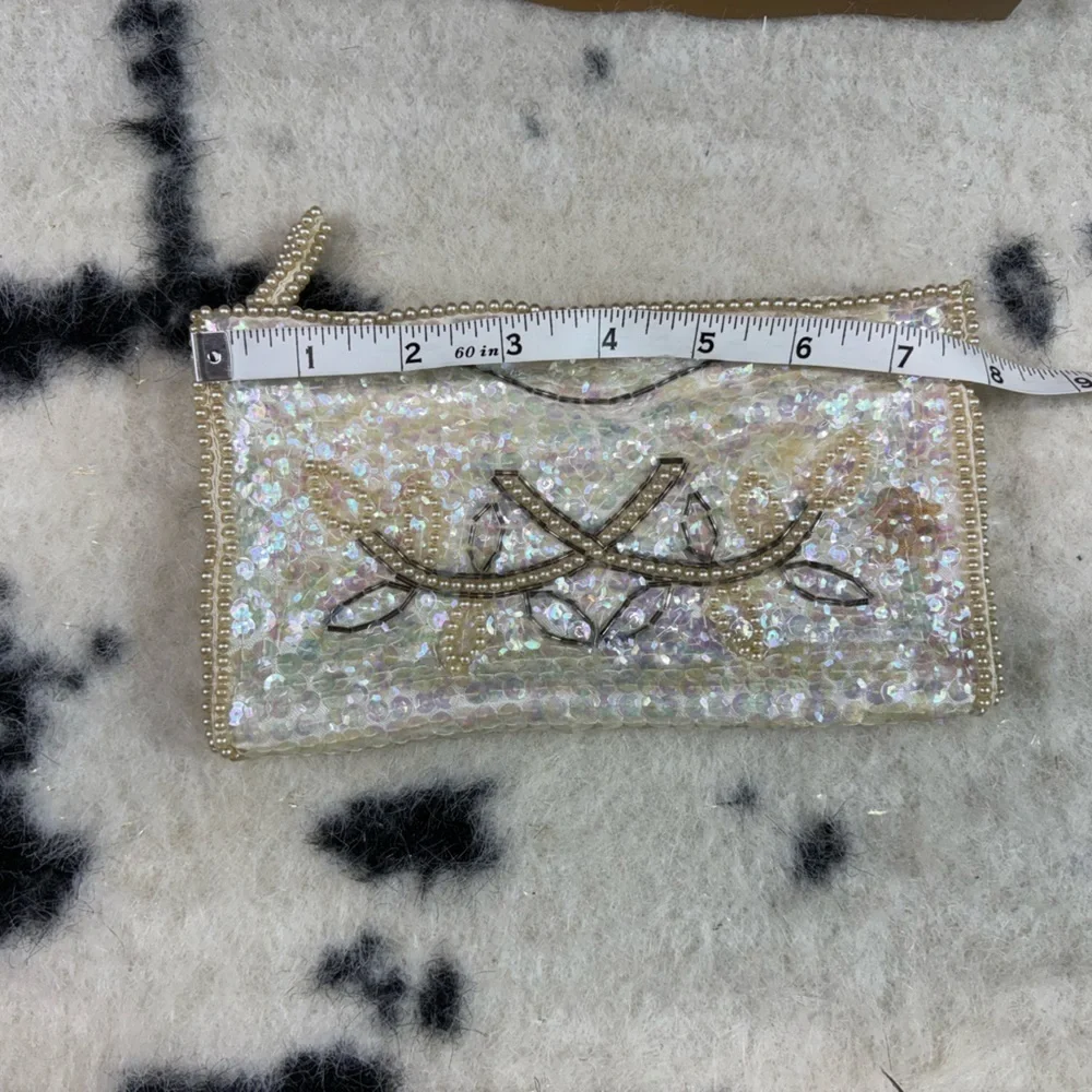 La Regale Women’s Ivory  Embroidered Vintage Sequin Clutch Bag